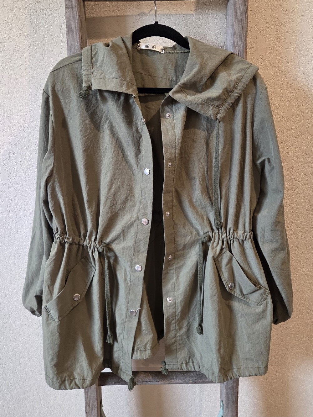 Army Green Khaki Long Sleeve Hooded Anorak Jacket With Skull - Size Medium